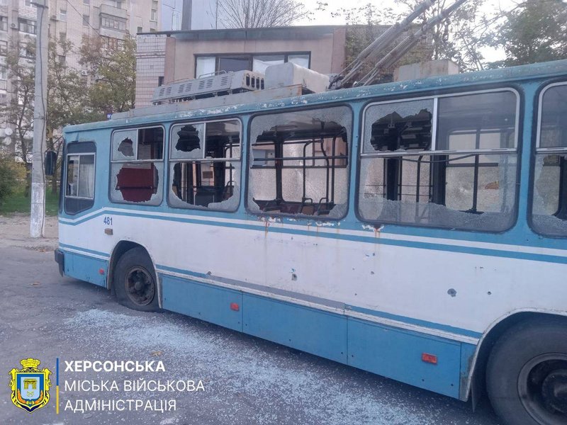 В Херсоне под вражеский обстрел попал общественный транспорт