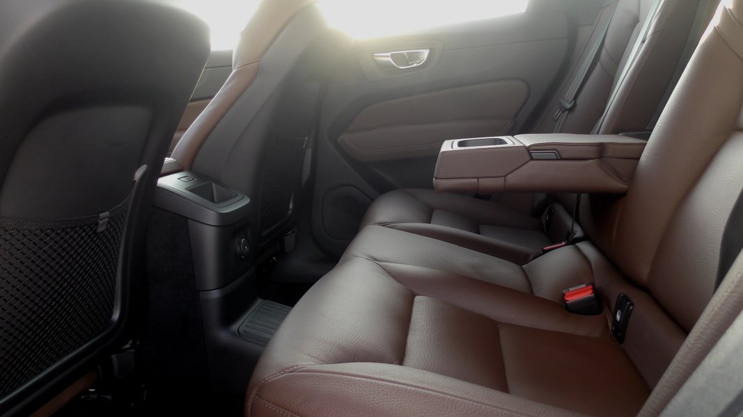 вольво xc60, заднее сидение, фото, оббивка
