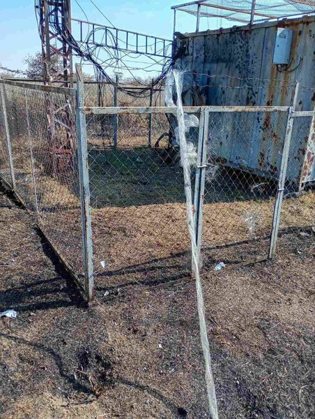 Остатки оптоволокна БПЛА РФ