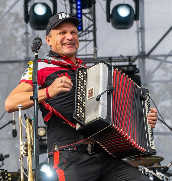 Олег Скрипка, Вопли Видоплясова, баян