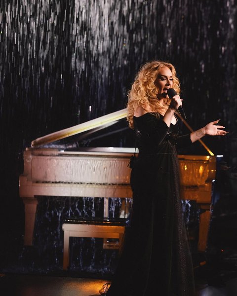 Адель, рояль