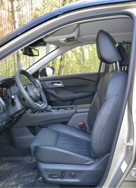 передние сиденья Nissan X-Trail, Nissan X-Trail, новый Nissan X-Trail, Nissan X-Trail 2023, кроссовер Nissan