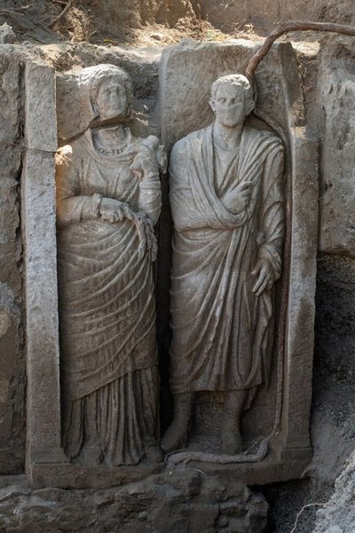 рельеф, гробница, открытие, помпеи, археология, женщина, статус, открытие, артефакты, захоронение, останки, Порта Сарно