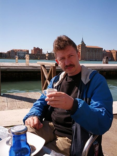 

Павел Гольдин: "Главная проблема жителей нашей страны в том, что многие из них не уверены в том, что они у себя дома, и они не создают общественное пространство, в котором им и их детям будет хорошо"
