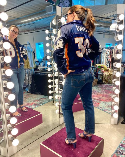 Кристин Дэвис, костюмерная