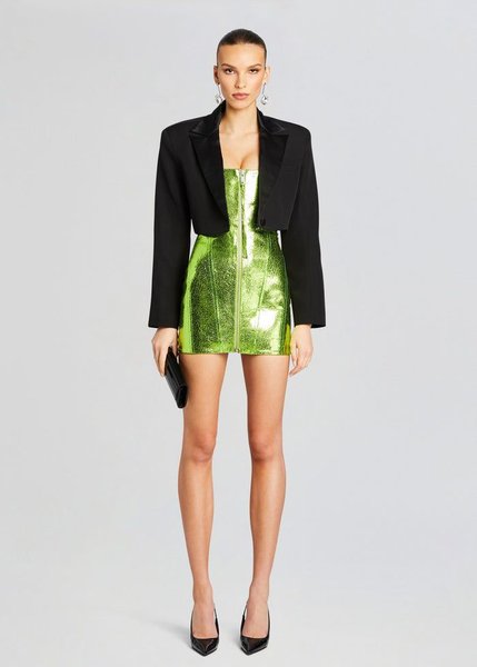 модные образы на Новый год 2025 трендовые цвета 2025 года стильные новогодние луки что надеть на Новый год 2025 зеленый