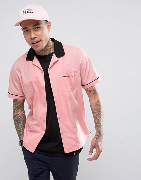 Розовая рубашка, розовая кепка, мужская мода, лето 2020, фото