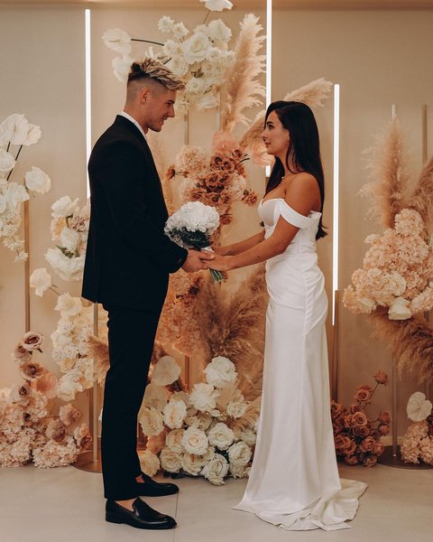 Анна Трінчер, Олександр Волошин