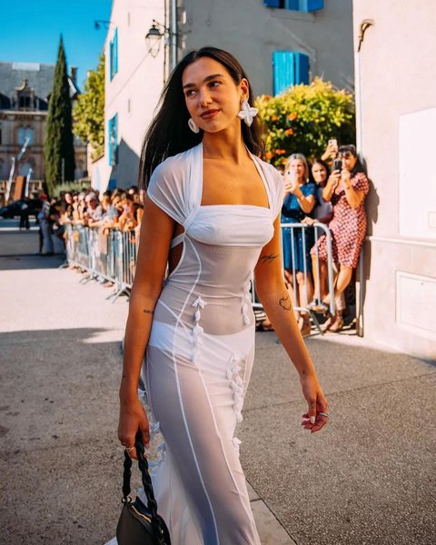 Дуа Липа, улица, люди