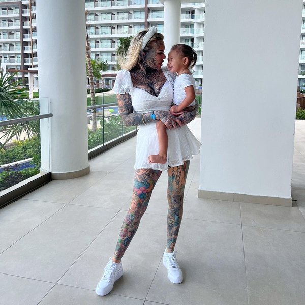 Одна из самых татуированных женщин в мире