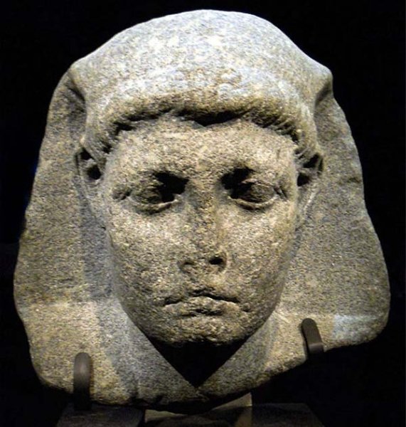 діти клеопатри дослідження історія Клеопатра VII, династия Птолемеев, Юлий Цезарь, Марк Антоний, Октавиан, Цезарион, Александр Гелиос, Птолемей Филадельф, Клеопатра Селена, Мавритания, Рим, царские дети, Египет, античная история, Римская империя