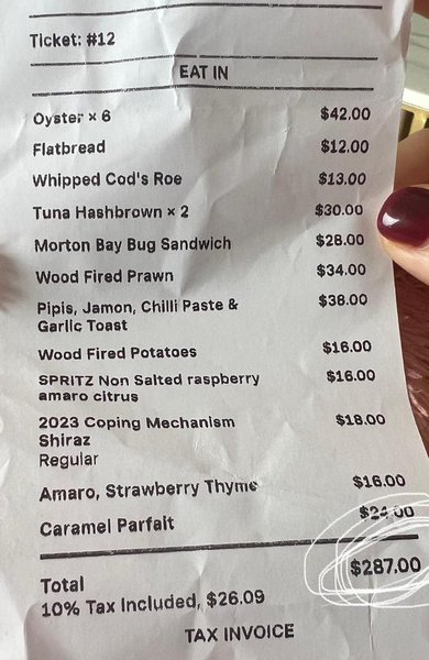 Женщина была ошеломлена счетом за обед на двоих без основного блюда