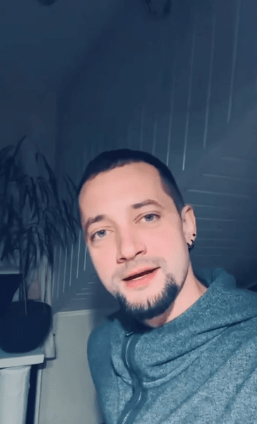 Співак Стас Шурінс