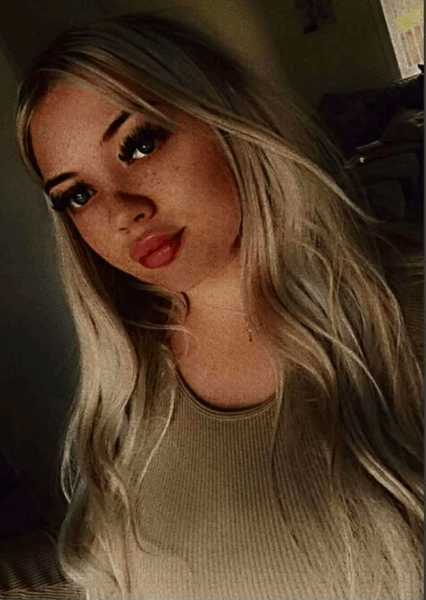 Незнайомець проник у чужий дім, заснув у чужому ліжку, заснув у чужому ліжку, прихована камера, молода мама, написав повідомлення