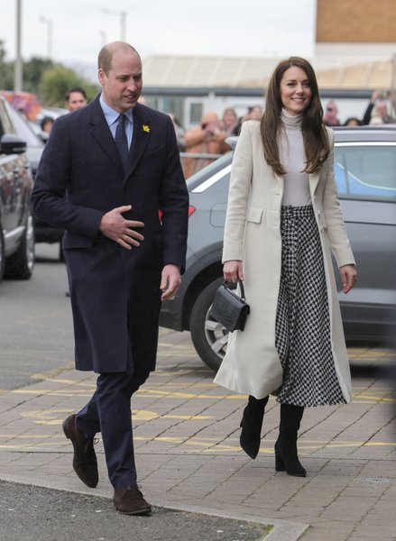 Кейт Миддлтон, принцесса уэльская, кейт миддлтон пальто, модные пальто, модные выходы кейт миддлтон, модные образы кейт миддлтон