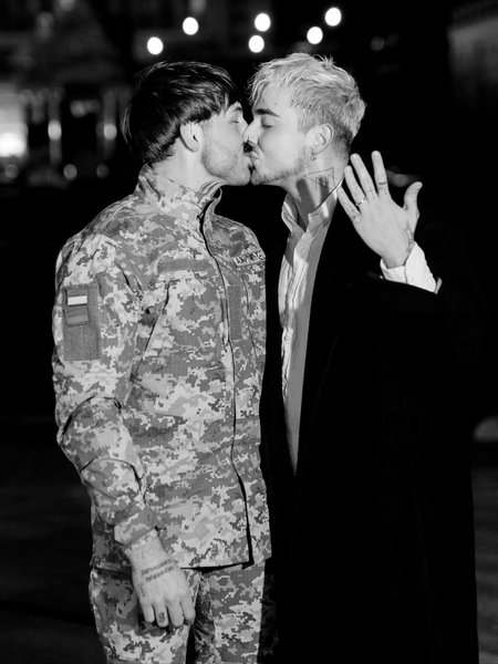 Помолвка MELOVIN