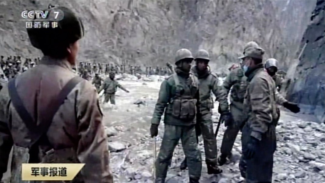 Рукопашний бій армій КНР та Індії