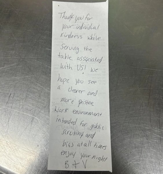 Загадочная записка, ресторан, странная записка официантке, клиенты, чек, щедрые чаевые,