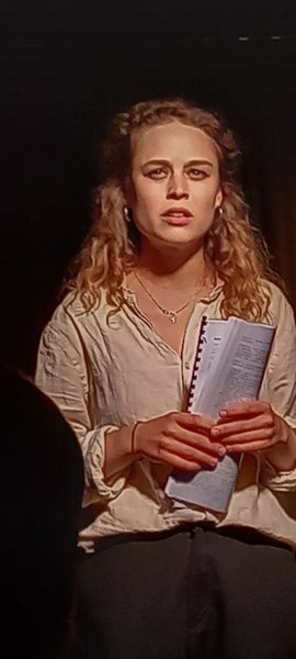 Шесть ребер гнева, пьеса Саши Денисовой, спектакль Саши Денисовой, драматург Саша Денисова, режиссер Саша Денисова, Саша Денисова театр, драматург Денисова, читка пьесы, спектакль о войне, спектакль о войне с Россией, спектакль о войне в Украине