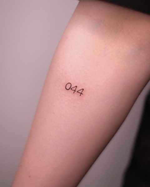 тату киев 6 тату киев, патриотческое тату, каштан, татуировка, каштановые листья