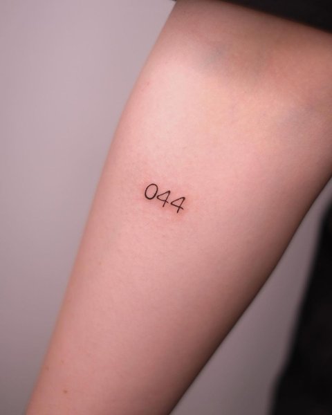 тату київ, патріотське тату, каштан, татуювання, каштанове листя