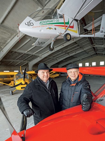 

Хитры на выдумку. Основатели Аэропракта Юрий Яковлев и Олег Литовченко находят покупателей своей продукции на спортивных соревнованиях
