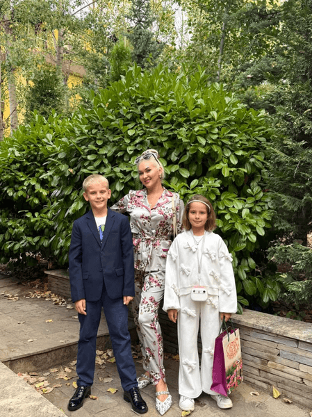 Катерина Бужинська з дітьми