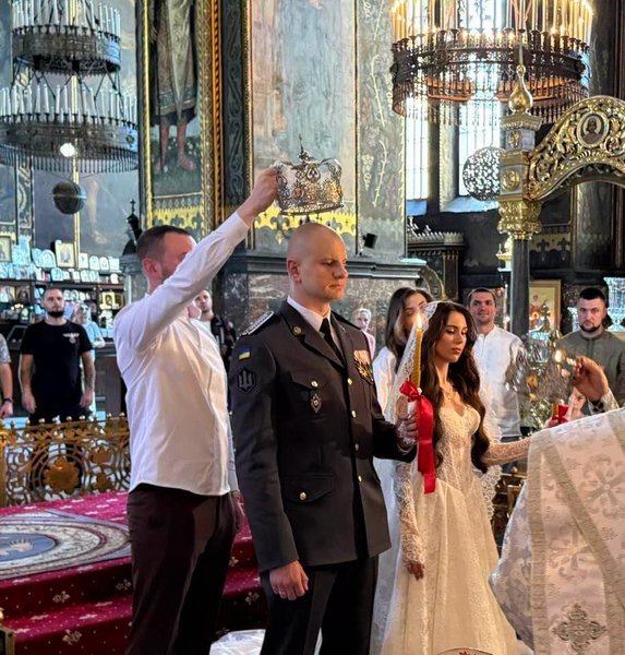 Евгений Карась женился на актрисе театра