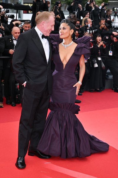 Сальма Хайек с мужем на Каннском кинофестивале-2023
