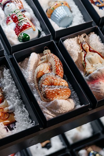 Ялинкові прикраси з історією: як бренд "Різдвяні історії" формує культуру автентичного  святкового декору