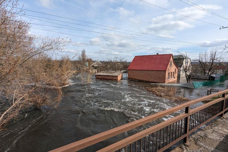 У Краматорську 4 квітня через прорив дамби вода затопила приватний сектор міста