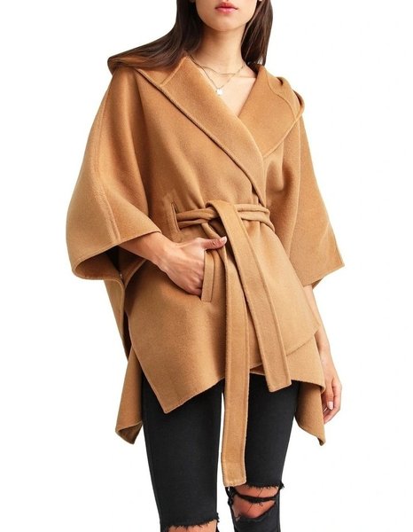 Пальто-кейп – це видозмінений середньовічний плащ