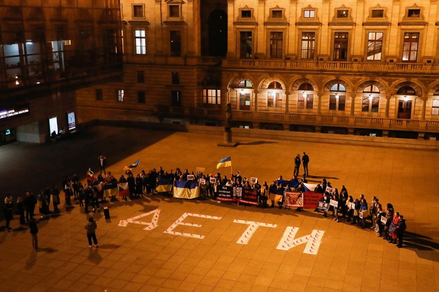 Акция в память о погибших а Драмтеатре, прошедшая в Праге