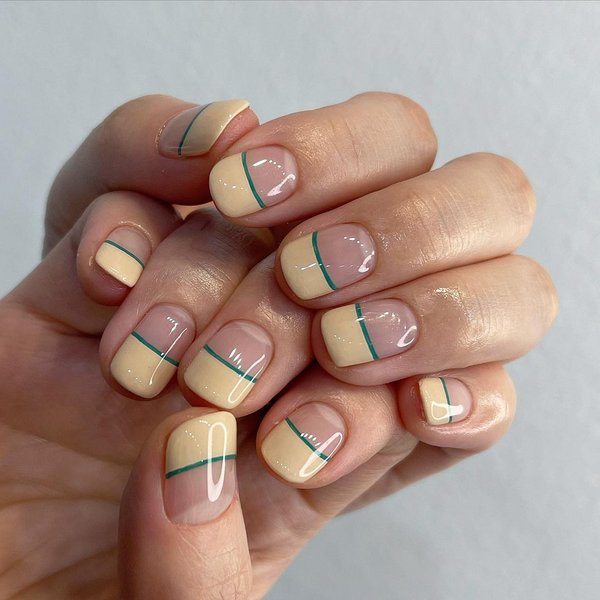 цветной френч, лунный маникюр, френч, модный маникюр, маникюр 2022