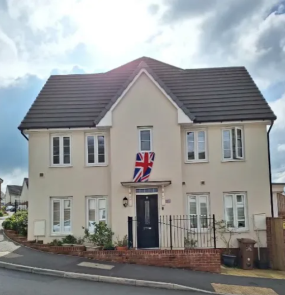 Новый дом придется разобрать по кирпичику из-за нарушения строительных стандартов, Великобритания, скандал, суд, застройщик