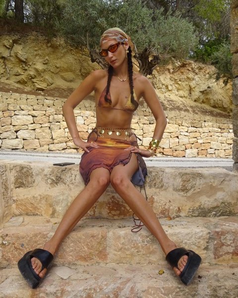 Белла Хадид, модель, ибица