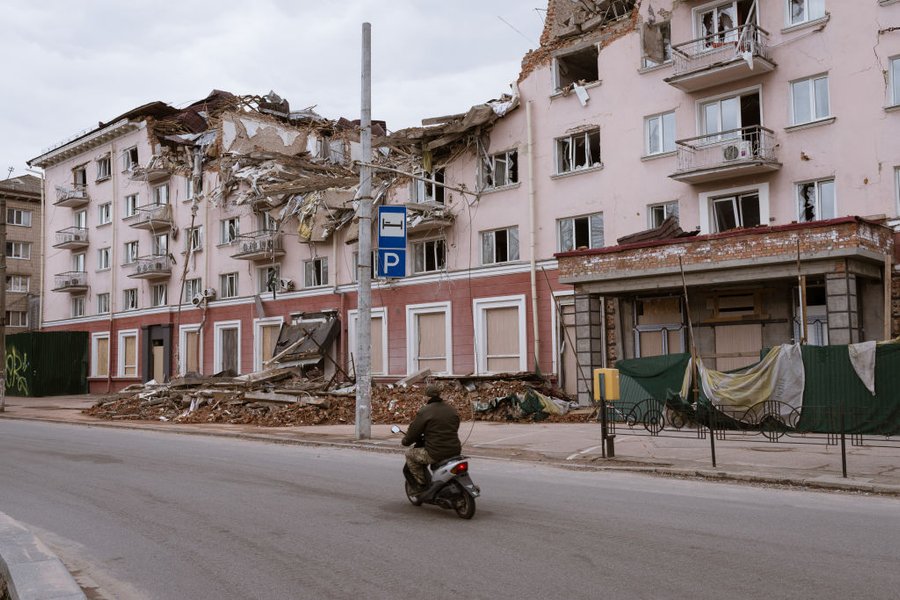 восстановление чернигова, чернигов после обстрелов, чернигов без воды, чернигов без света, чернигов гуманитарная катастрофа, чернигов, обстрелы чернигова, блокада чернигова, волонтеры в чернигове,