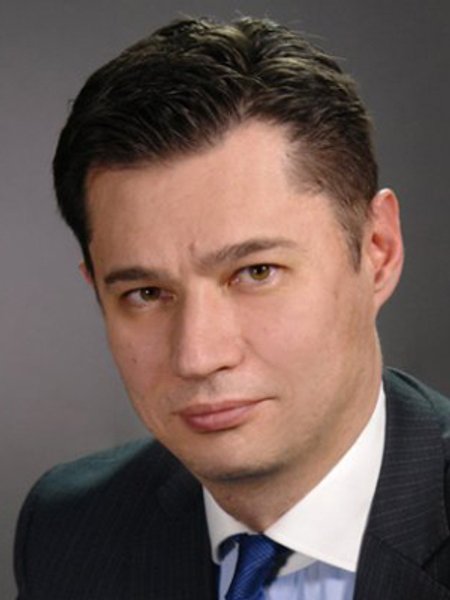 

Александр Щерба: "Когда ты двигаешься по традиционным направлениям миграции беженцев с юга на север, в направлении Германии, Швеции, — будь готов, что придется стоять на автобане и показывать документы"
