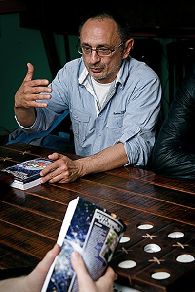 

Александр Морозов: "Нельзя сказать, что все происходящее сейчас в России организовано Кремлем. Это очевидно не так. Есть много инициативных групп, которые снизу подогревают атмосферу. И никакого иммунитета, как показала история, не бывает"
