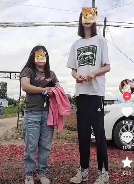 Девушка не может найти парня из-за своего высокого роста, поиск любви, знакомство с парнями, Сяо Май из китайской провинции Хэйлунцзян