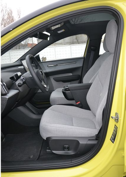 передние сиденья Volvo EX30, Volvo EX30 2025, новый Volvo EX30, электромобиль Volvo, кроссовер Volvo, Volvo EX30 в Украине