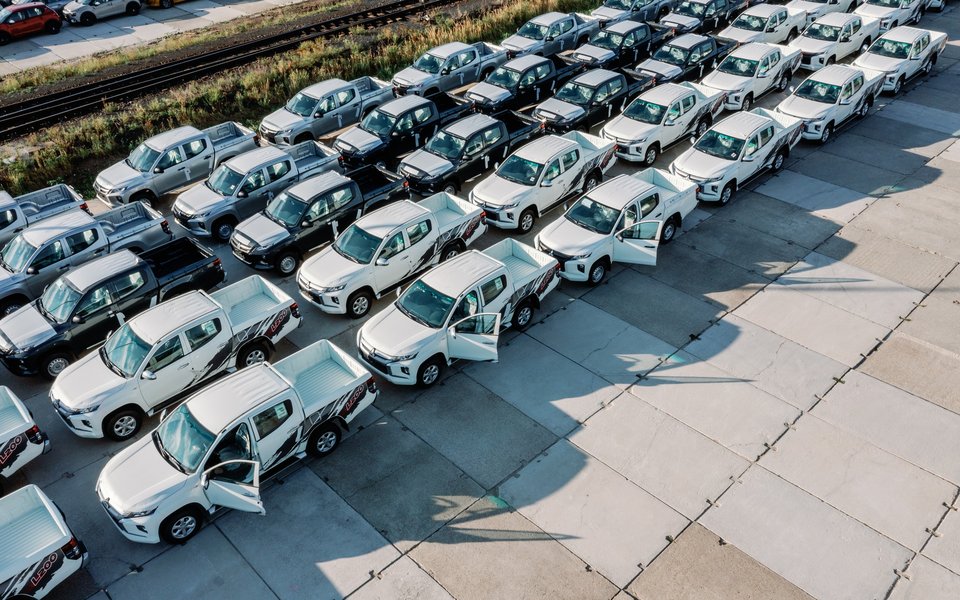 пикапы для ВСУ, авто для ВСУ, фонд повернись живым, Mitsubishi L200, Peugeot Landtrek, пикапы Mitsubishi