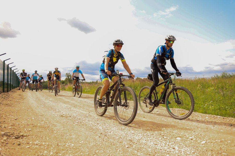 Президентка Естонії на велосипеді