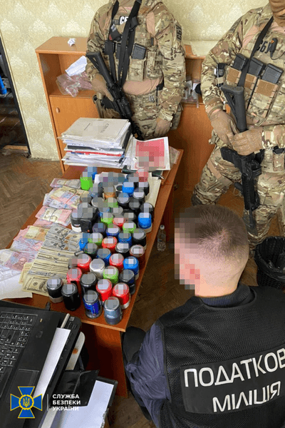 обыск, сбу, печати, деньги, налоговая милиция, фото