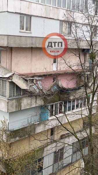 обвал балконов в многоэтажке