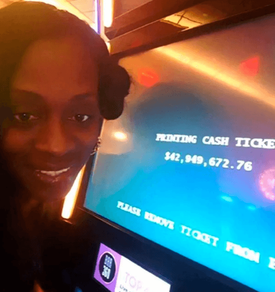 Женщина в казино, джекпот, деньги, выигрыш, сорвала джекпот, самый большой джекпот, ужин, стейк, игровые автоматы, Катрина Букман