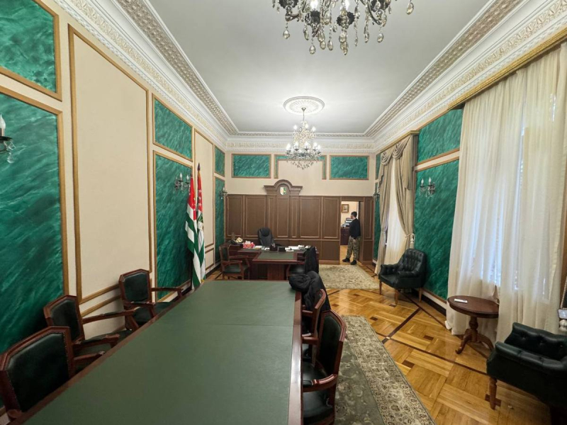 Кабінет президента Абхазії Абхазія новини, Абхазія це, Абхазії, Абхазія протести, президент Абхазії, Абхазія війна, Абхазія зараз, Абхазія сьогодні, абхази, abkhazia, протести в Абхазії, що відбувається в Абхазії