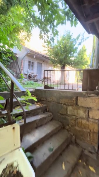 Двор, дом в селе на Киевщине