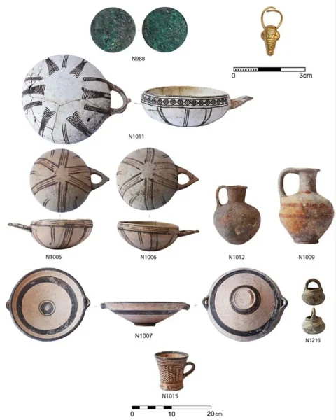 зеркало, артефакт, археологи, археология, Кипр, Крит, Эгейский регион, раскопки, находка, бронза, порт, город, гробница, кладбище, культура, исследователи, мастерская, производство, цивилизация