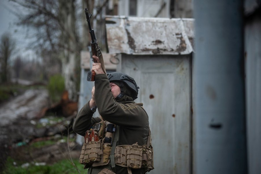 бахмут, донецкая область, всу, солдаты, бои, город обстрел, пехота, снаряд, артснаряд